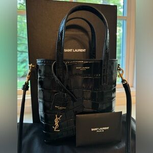MINI TOY SHOPPING SAINT LAURENT IN CROCODILE-EMBOSSED LEATHER
NOIR